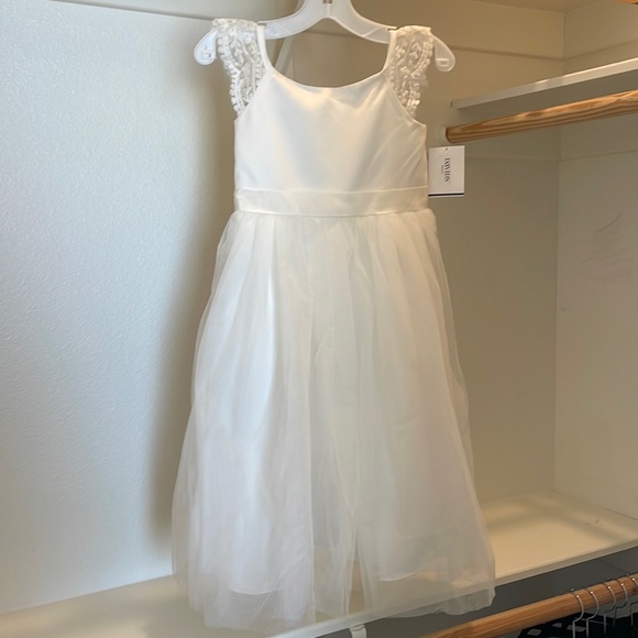Flower Girl David’s Bridal Ivory Dress with lace sleeve and tule skirt Sz 5 - Picture 3 of 11